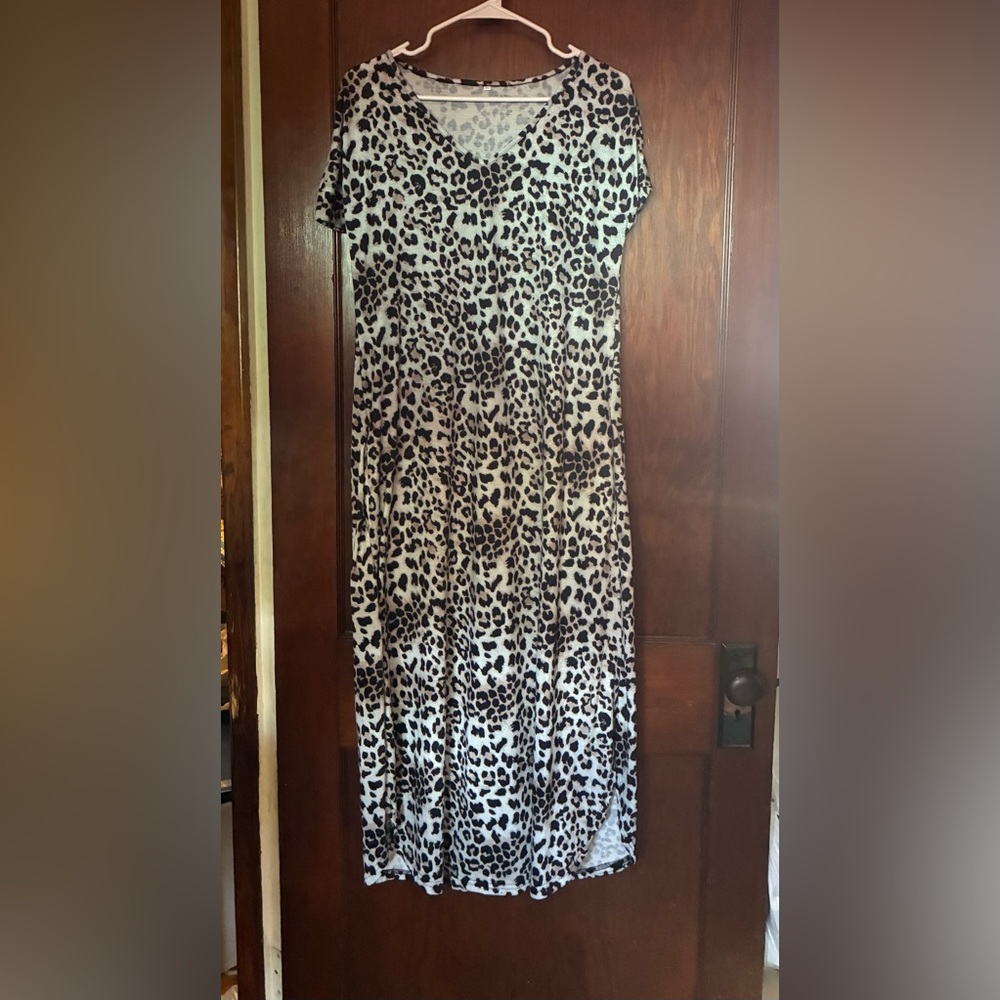 Women’s Small Leopard Print Maxi Dress With Pockets
